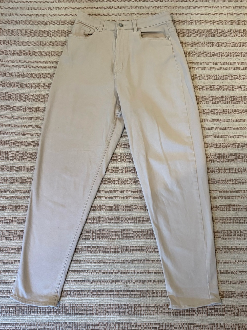 Divided High-Rise Jeans in Light Beige